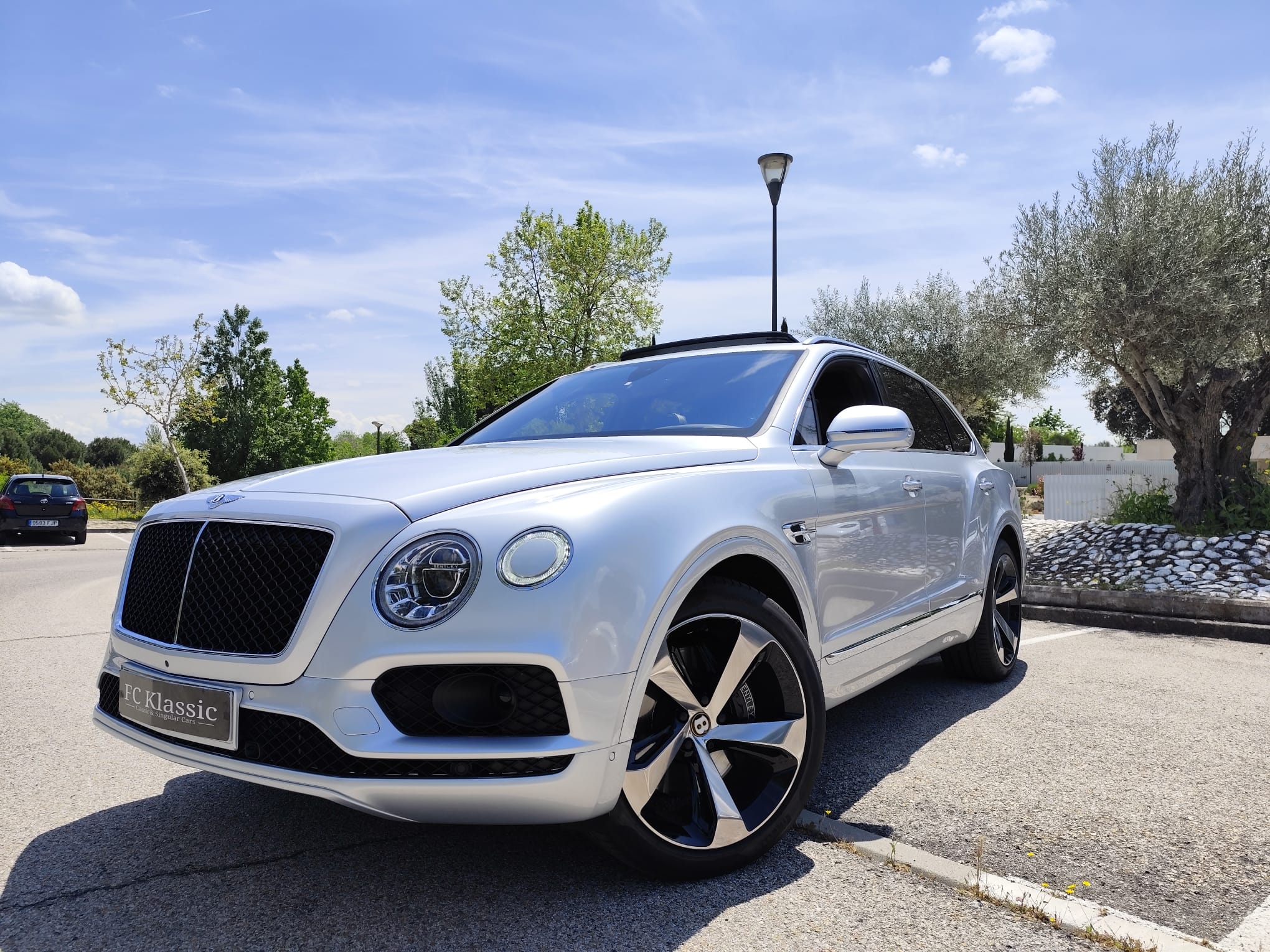 Bentley Bentayga " CENTENARIO " EDITION — 48.000 km — 4000 cc Biturbo — 550 CV — Boadilla del Monte, Madrid.