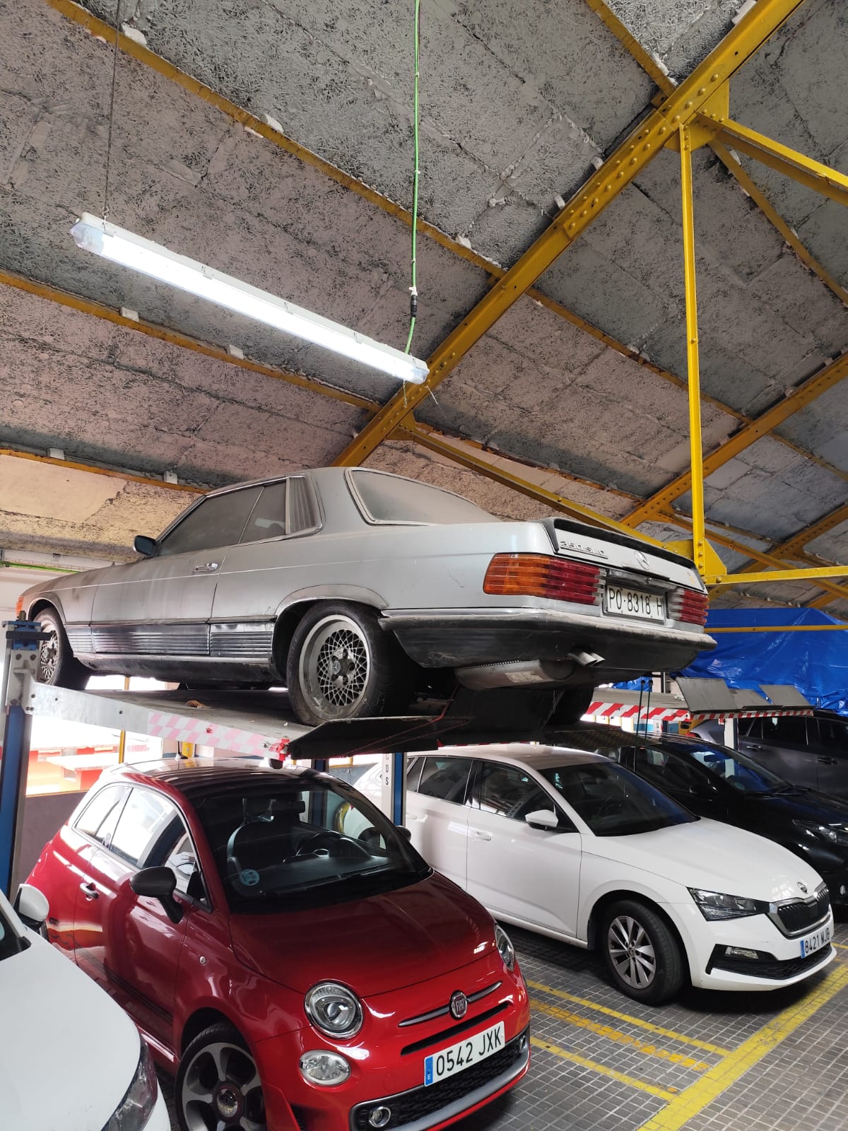 MERCEDES 350 SLC R107 " CAMBIO MANUAL " — 105.000 km — V8 , 3499 CC — 200 CV — Madrid.