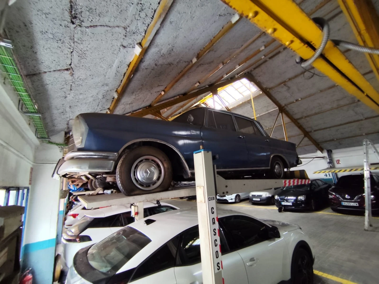 MERCEDES BENZ 220 S COLAS W 111 " DIESEL" — 120.000 km — diesel. — 70 CV — Madrid.