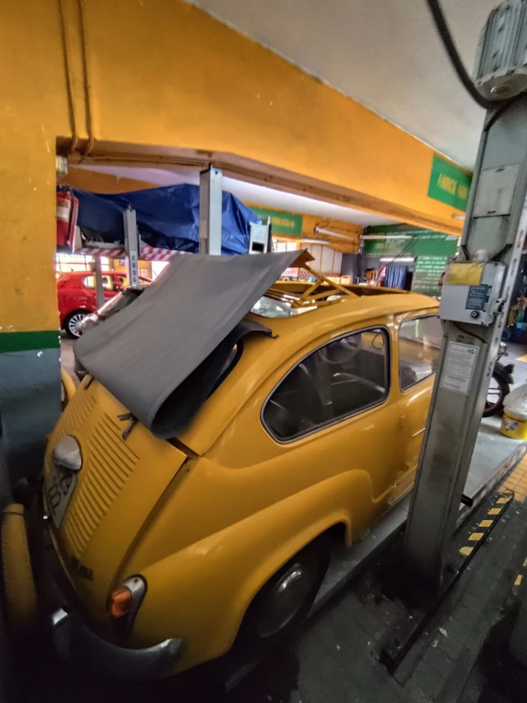 SEAT 600D " ORIGINAL DESCAPOTABLE" — 71.000 km — 767cc — 25 CV — Madrid.