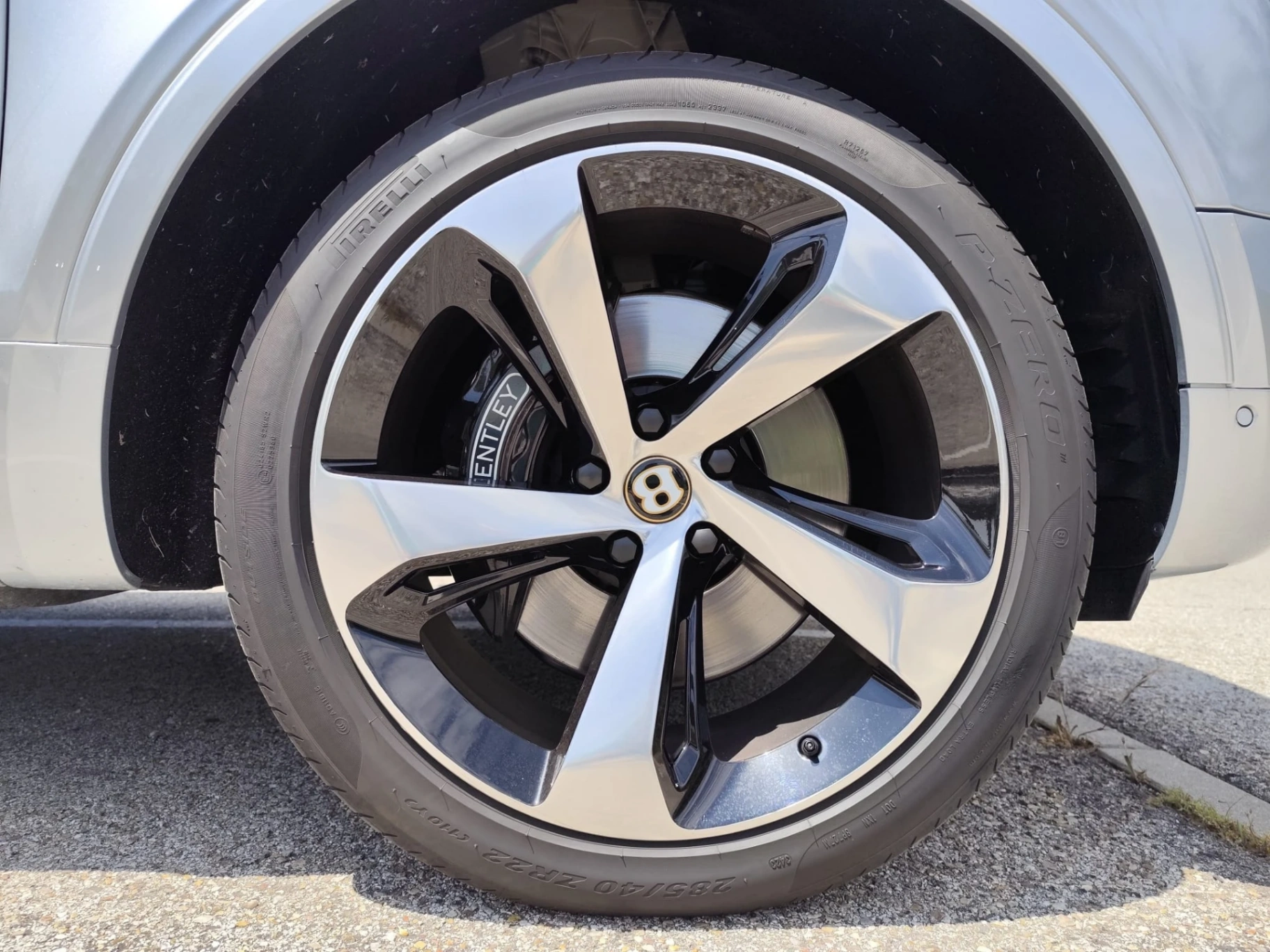 Bentley Bentayga " CENTENARIO " EDITION